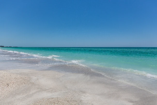 best beaches in the treasure coast around stuart florida showing a beautiful sandy beach with crystal blue waters